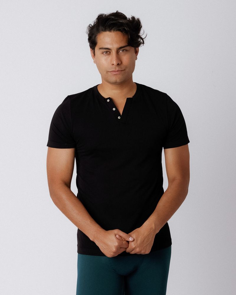 Camiseta-negra-botones-Donatelo-hombre-CHT